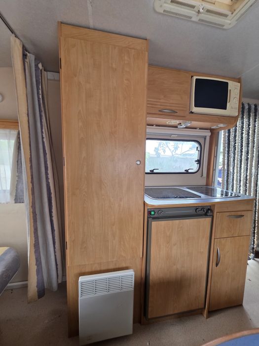 Caravana Caravelair Antarès Luxe 490 | 6 Lugares | 2 Beliches + 2 Camas Casal