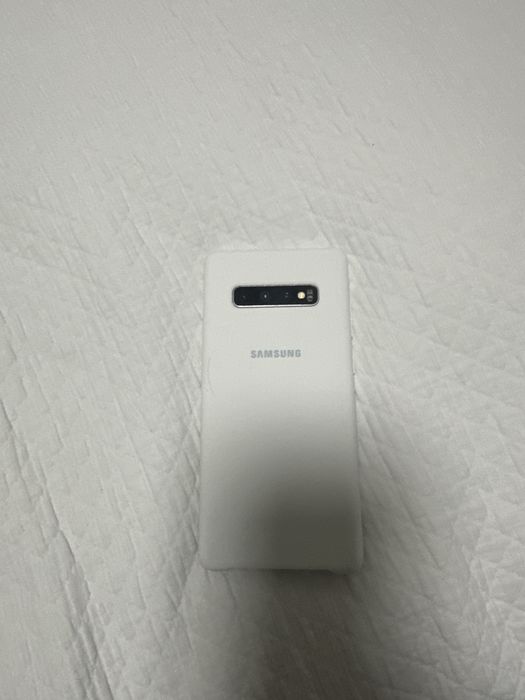 Samsung S10+  com capa branca