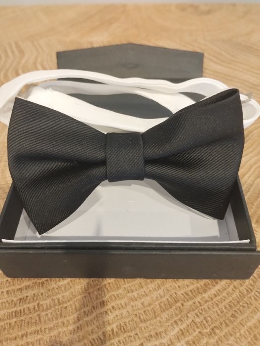 Mucha męska czarno-biała