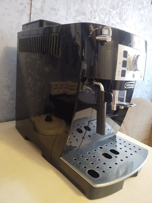 Кавоварка DeLonghi Magnifica S б/в 2022 р. Повне ТО