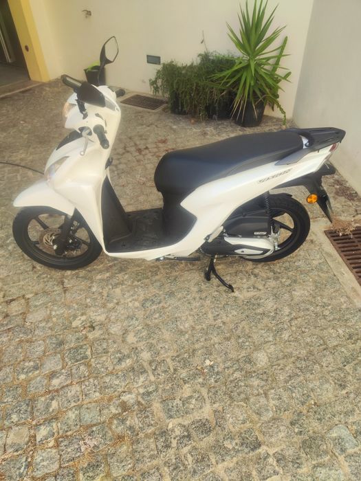 Honda Vision igual nova tudo 100%