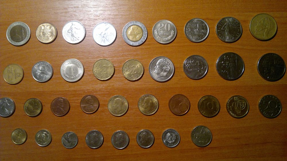 Монеты. Жетоны на метро...