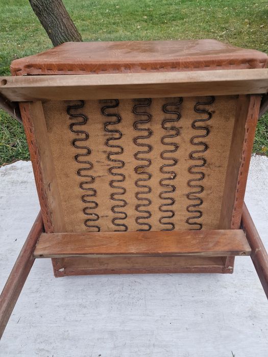 Fotel z epoki PRL podobny do Chierowskiego