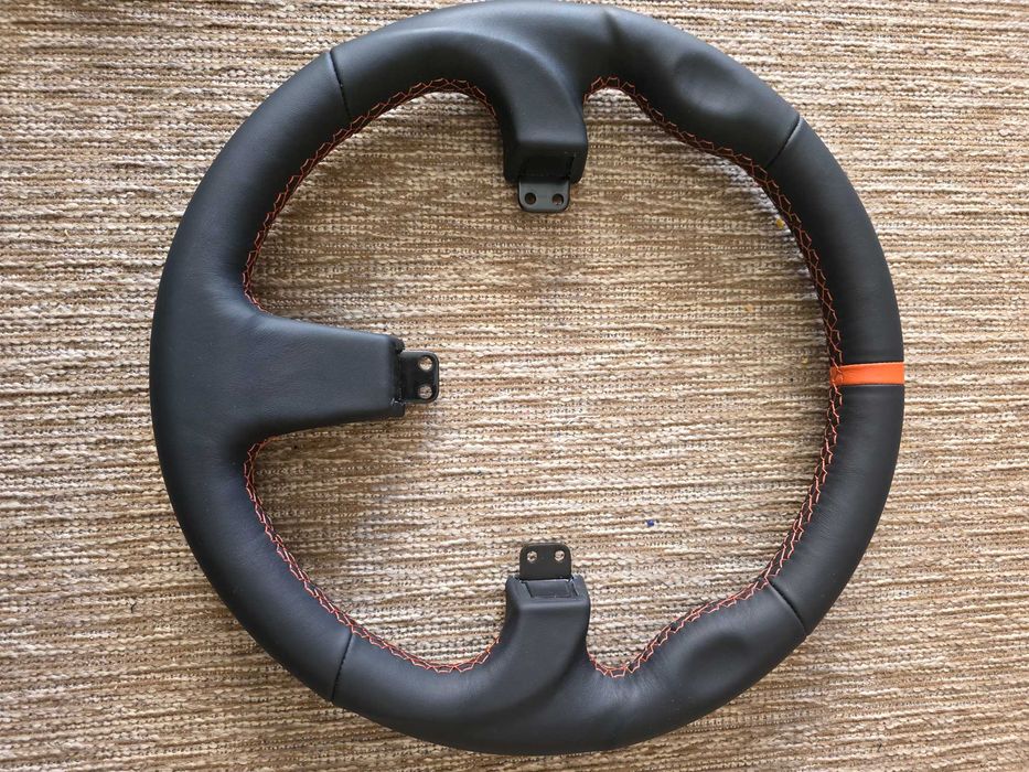 Volante Asetek de Couro Preto