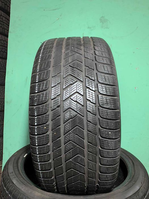 295/35/21 Pirelli Scorpion Winter  MO1