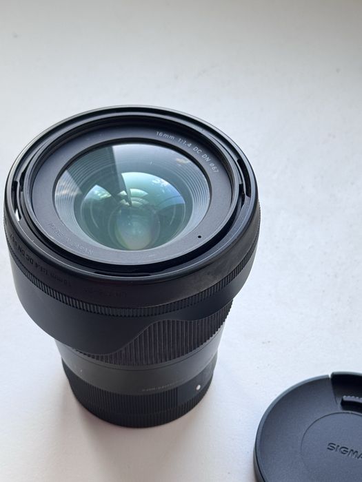 Sigma 16mm 1.4 aps-c DC DN