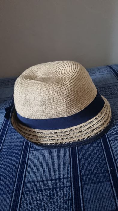 Słomkowy kapelusz damski z kokardką