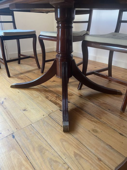 Mesa de jantar extensível + 6 cadeiras