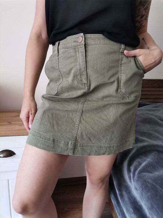 Spódniczka mini khaki/oliwkowa z kieszeniami 38