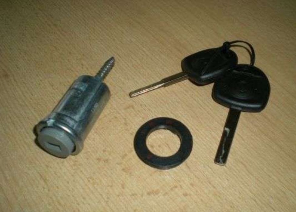 Wklad stacyjki Opel Astra , Vectra  , Omega - 2 kluczyki - stacyjka