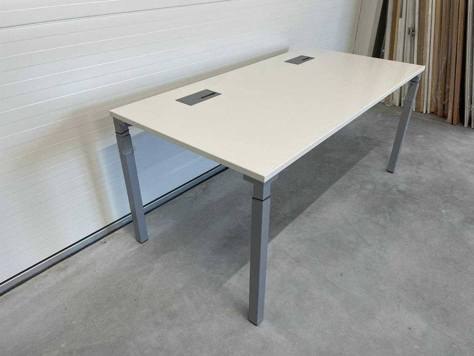 Biurko białe Steelcase Kalidro 160/180x80