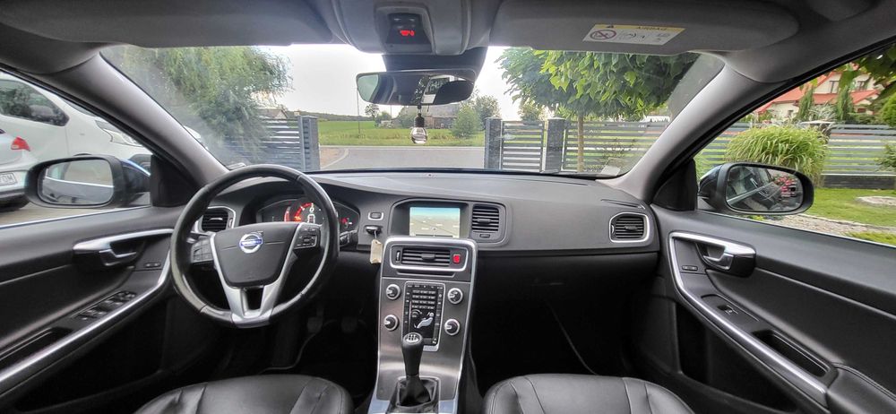 Volvo S60 II 2.0 S 60 D 2015r Wirtualne Zegary Nawigacja