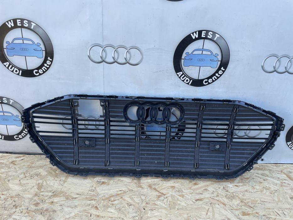 Решітка Радіатора Ауді Е-трон Центральна Решітка Audi E Tron 4ke