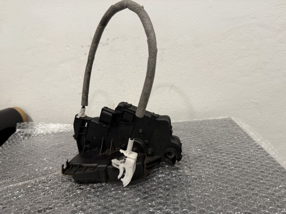 fechadura da porta frente esquerda BMW e46 320 ano 2002