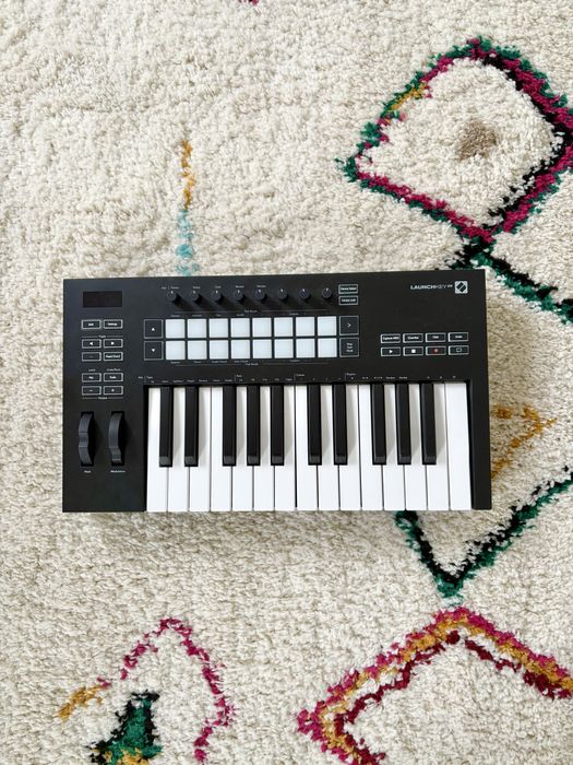 Novation Launchkey 25 MIDI Controler