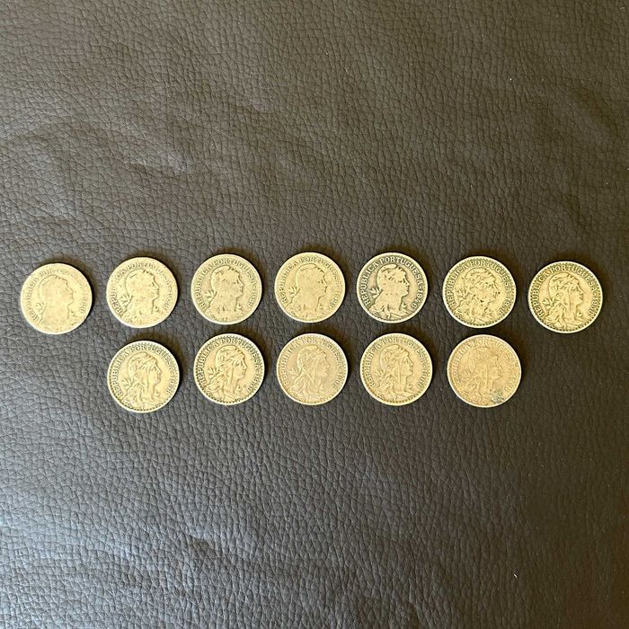 Lote 12 Moedas - 1 Escudos (1928 a 1968)