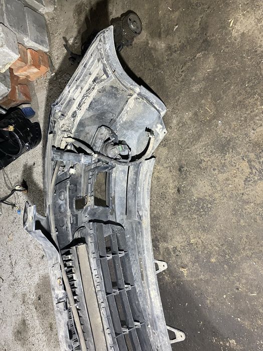 Zderzak przód halogeny spryskiwacze VW Touran 03- Caddy III