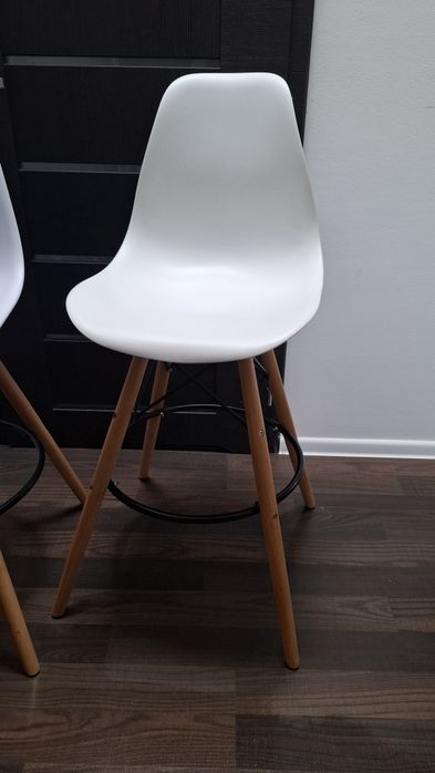 2 szt białe hokery w style skandynawskim