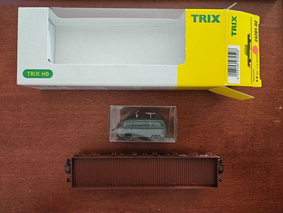Modelismo comboios colecção - TRIX 24201 H0 - Vagão + veículo (2 sets)