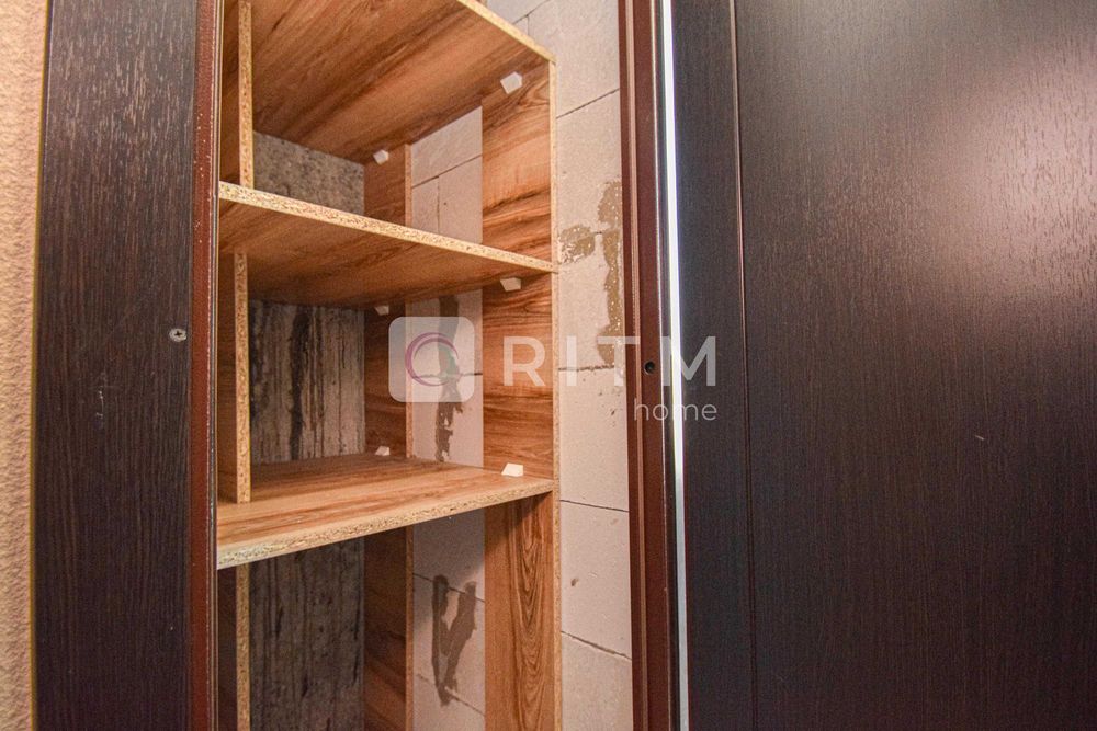 Продам трьох кімнатну квартиру а саме кухня студія і 2 окремі спальні