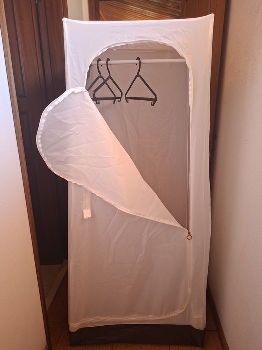 Roupeiro IKEA VUKU