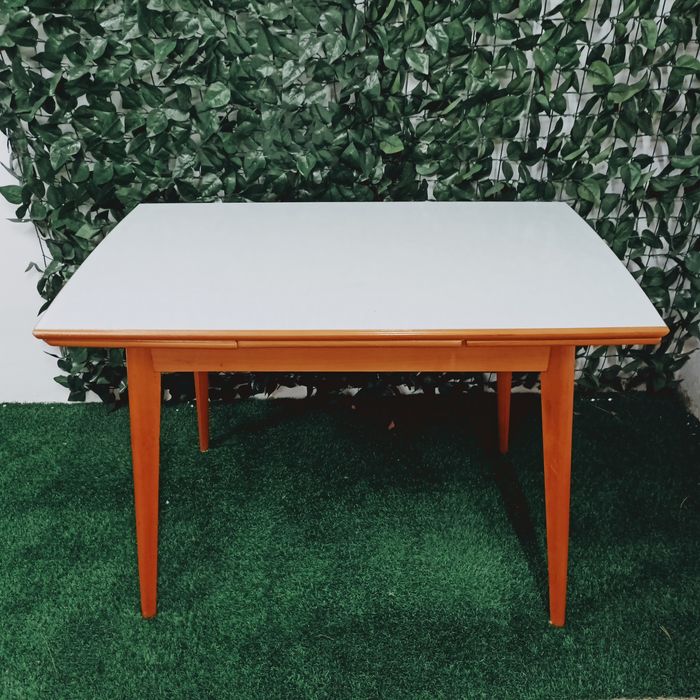 Patyczak, stół kuchenny rozkładany.