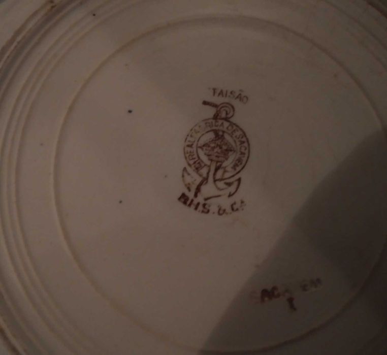 Real Fábrica de Sacavém , 2 prato e 1 travessa , Faisão e Estátua