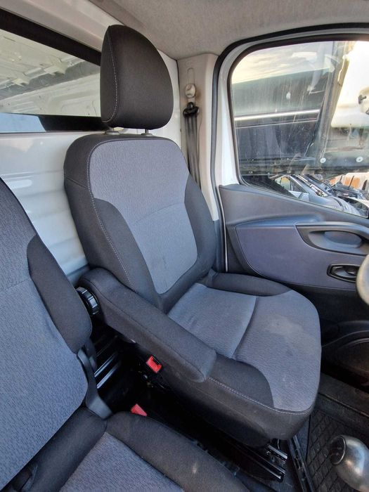 Fotel przód przedni lewy Trafic III Vivaro B Talento grzany ładny 14-