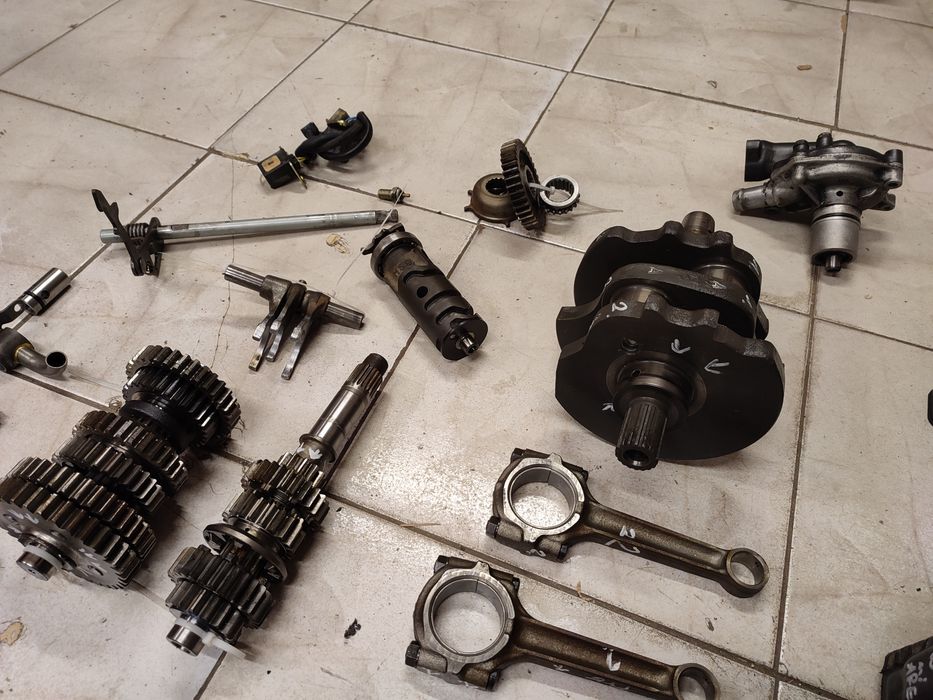 Honda NTV 650 silnik części wał cylinder głowica skrzynia ślizg wałek