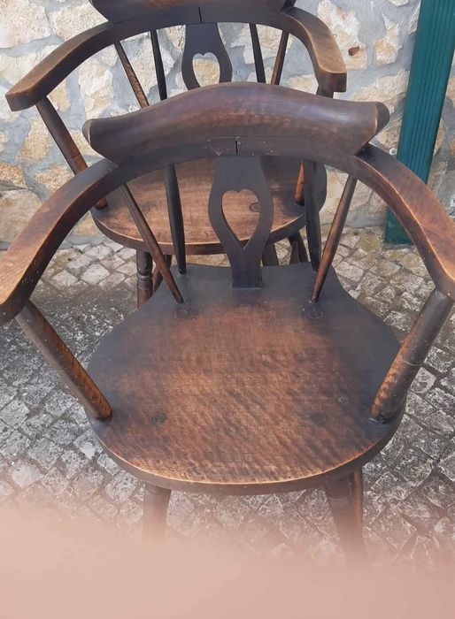 Recheio de casa antiga duas cadeiras rabo de bacalhau