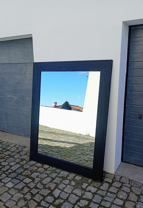 Espelho decorativo de grande dimensão