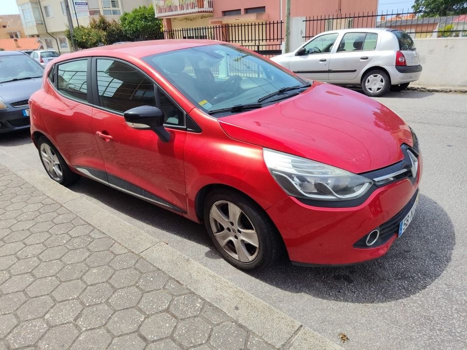 Renult Clio vermelho