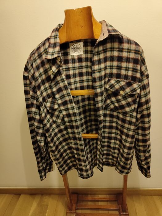 Camisas de várias marcas