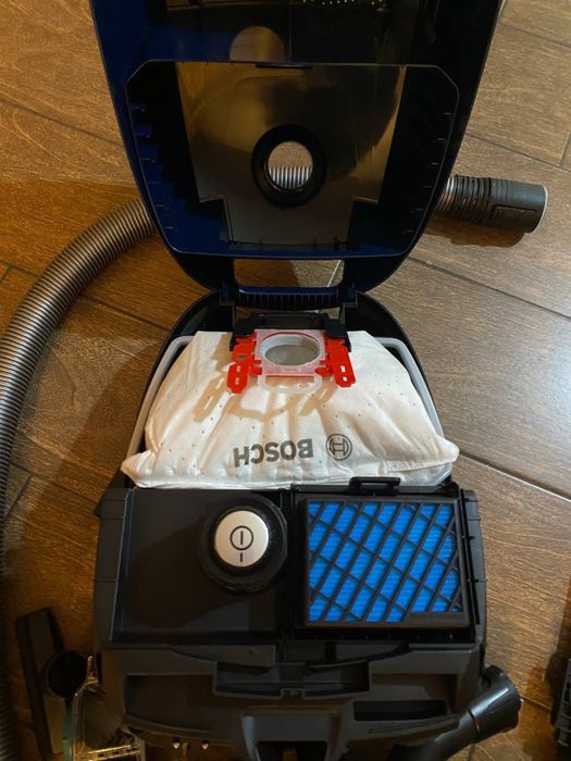 Пилосос Сухого Прибирання з Мішком Bosch Cosyy’y ProFamily [BGLS4A444]