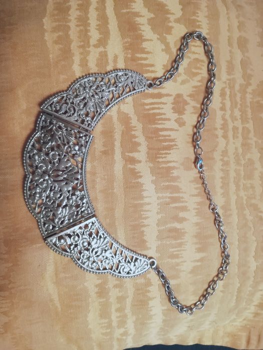 Colar Parfois e outros (preço de conjunto; vendo em separado).