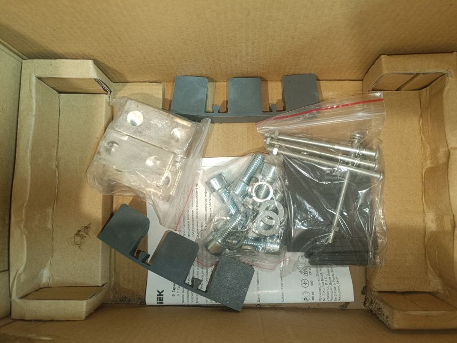 Автоматичний вимикач ланцюга VA88-37 3P 400A 35kA IEK