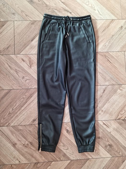 Spodnie joggery skórzane czarne Mohito xs 34