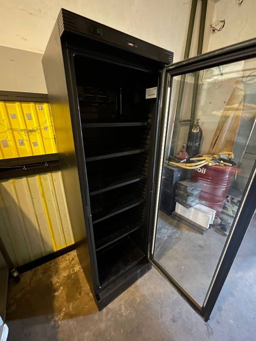 Холодильна шафа Tefcold CEV BLACK