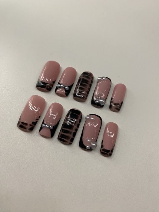 press on nails baddie