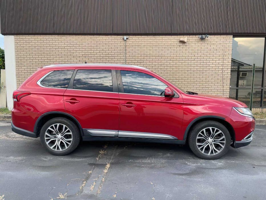 Mitsubishi Outlander SEL      2017