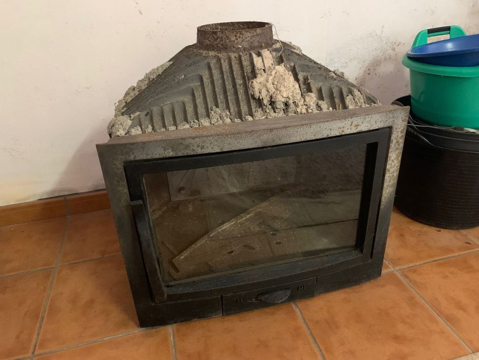 Lareira em ferro em bom estado