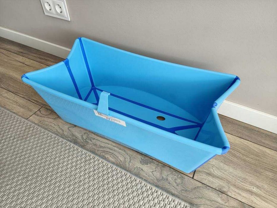Banheira de bebé dobrável azul com ralo