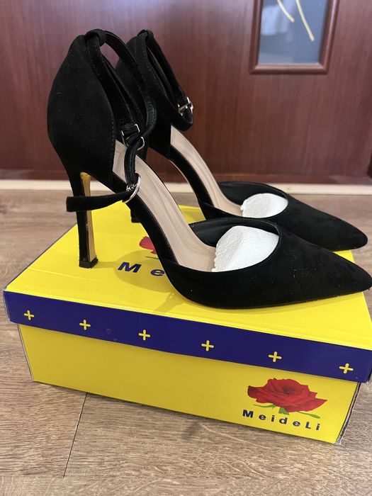 Туфлі зашеві, шпилька