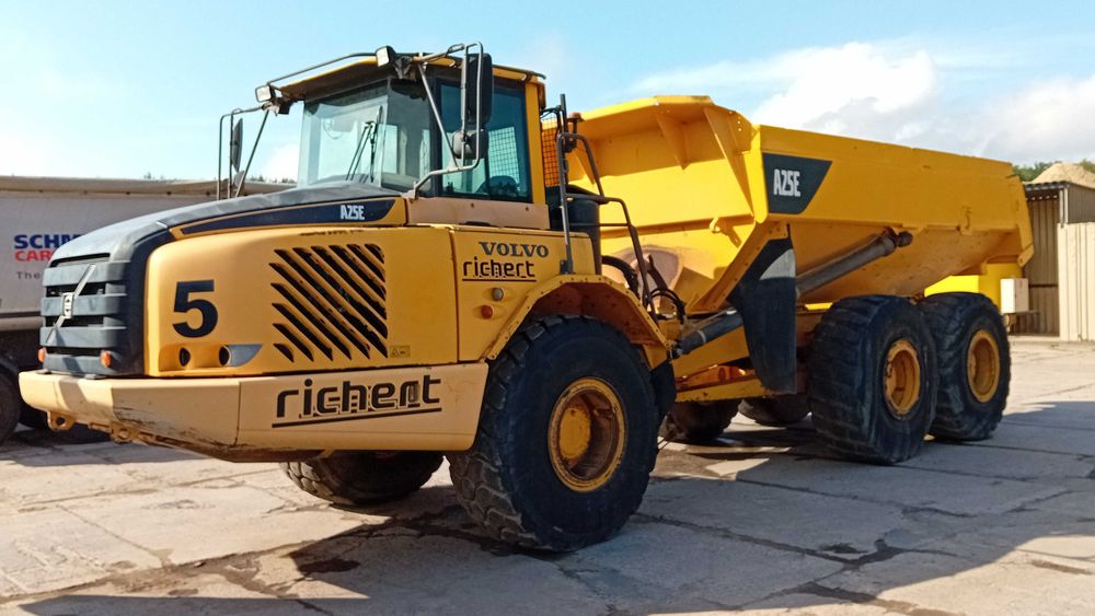 Wozidło przegubowe VOLVO A25E - 6 x 6