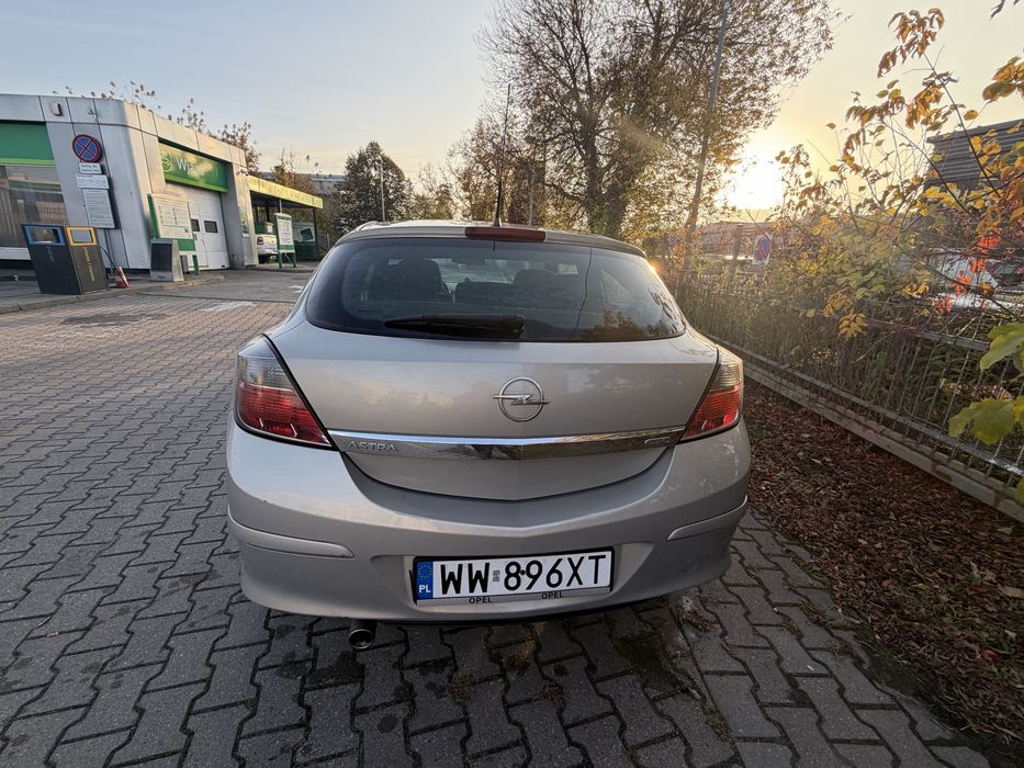 Opel Astra GTC 2006r