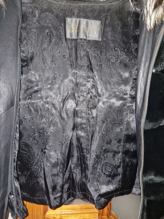 Жіноча шкіряна куртка