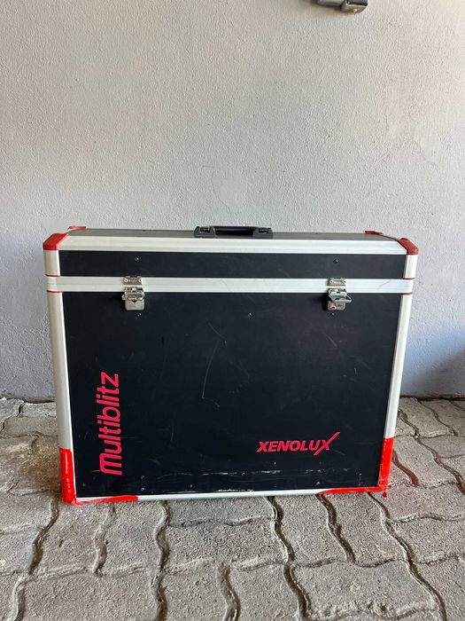 Luzes de estúdio Multiblitz Xenolux com DEFEITO