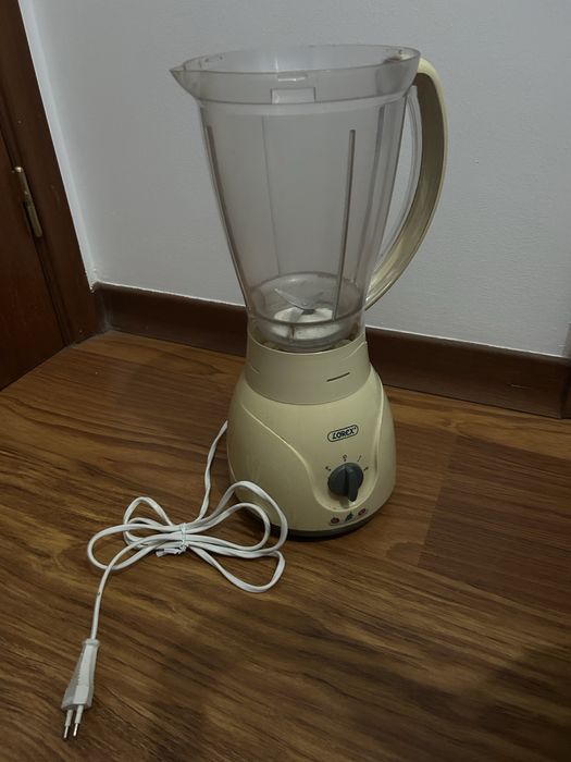 Liquidificadora usada  sem tampa