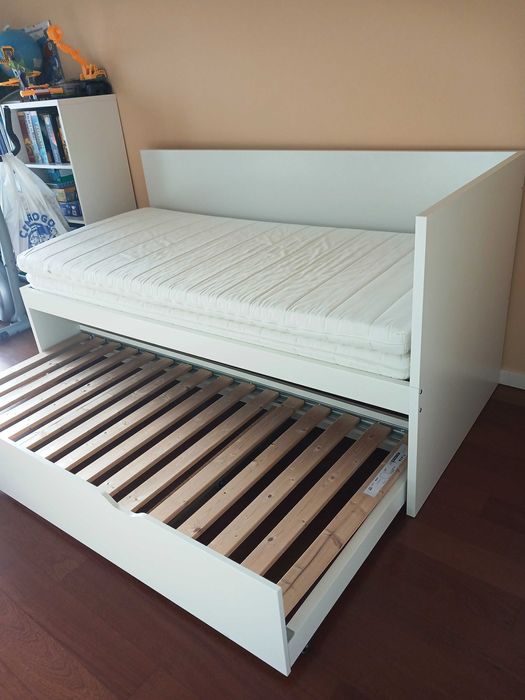 Cama IKEA individual dupla com gavetão e dois colchões