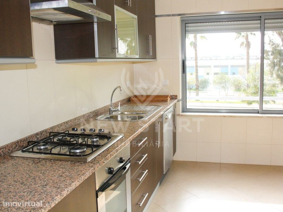 Apartamento T3 com Garagem em Urbanização Tranquila - Olhão — Quelfes, Faro
